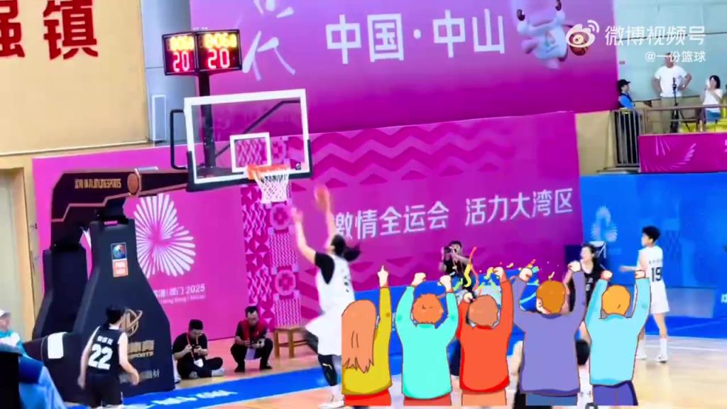 创造中国女篮历史！另一视角回看张子宇昨日扣篮，相当令人振奋！