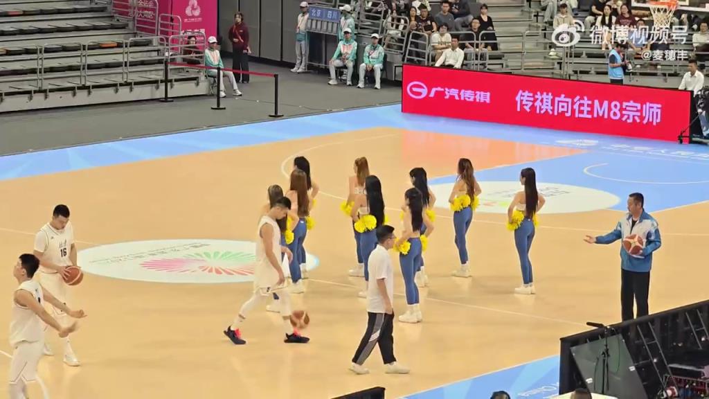 全运男篮啦啦队的表演，似乎比比赛还好看
