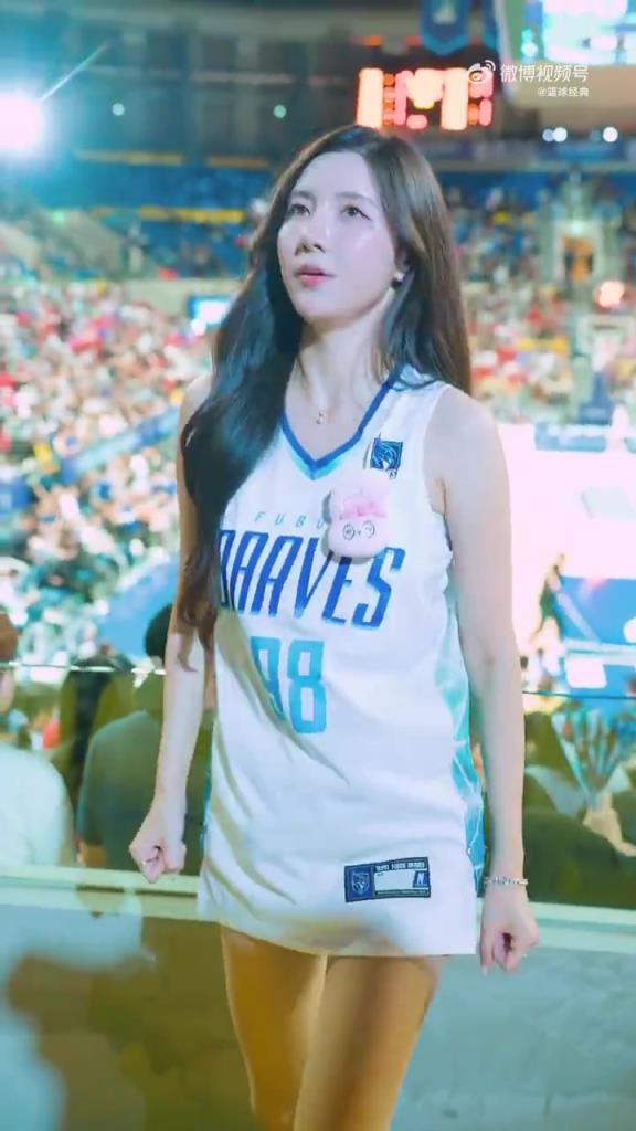 啦啦队都跳成这样了，谁还有心思看篮球赛啊