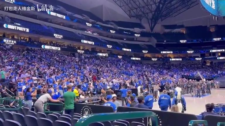 依然不滿那筆交易??！獨行俠球迷在選中弗拉格后高喊fire nico！