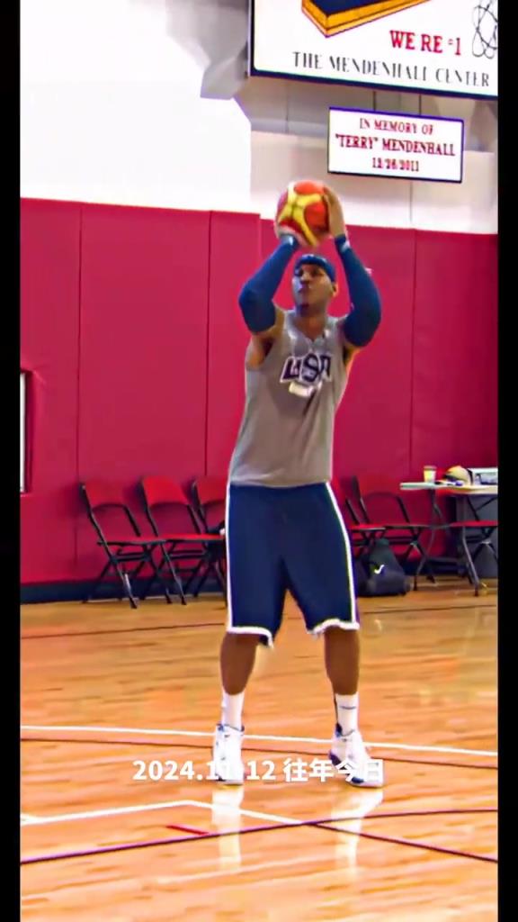 安东尼投篮慢动作鉴赏,从接球到出手整个投篮动作连贯丝滑... 安东尼投篮慢动作鉴赏,从接球到出手整个投篮动作连贯丝滑...