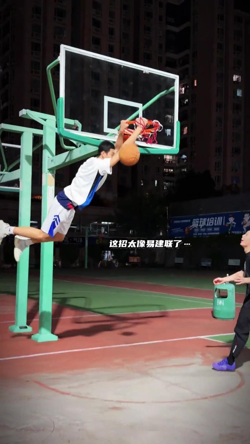 这是中国男篮的新星啊！15岁2米07 有运球也有投篮有协调性