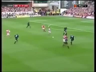 基恩梅开二度，帮助曼联在海布里球场取得胜利