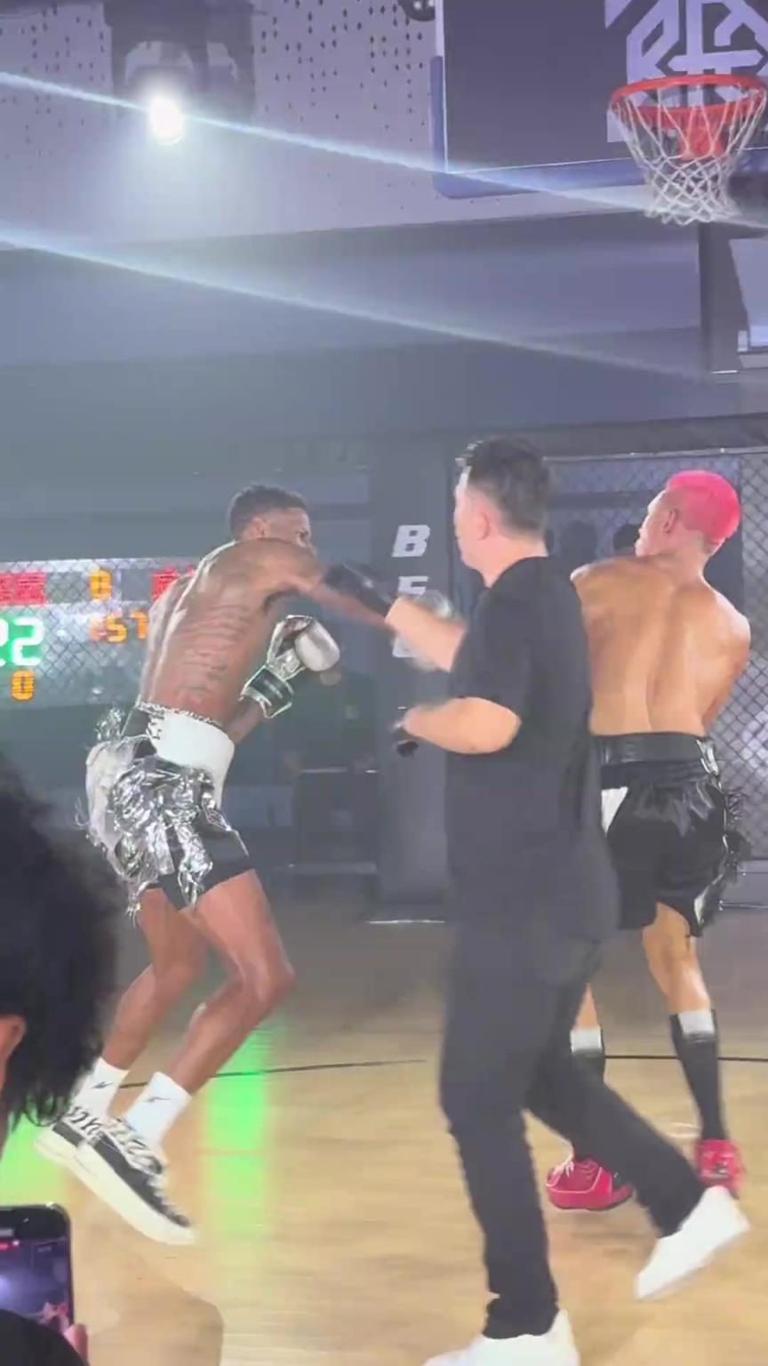 擂台赛恶鼠大战威姆斯！没想到威姆斯篮球打的好 拳击还有一手