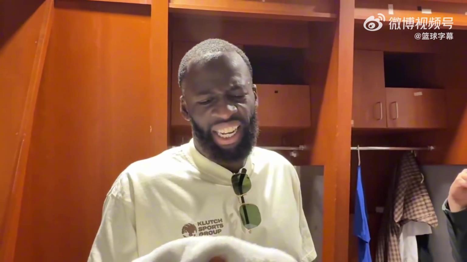 追梦-格林回应跟球迷对峙：他一直说我娘们唧唧的