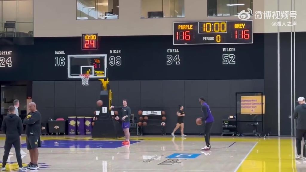 老詹本赛季首次参加了球队完整合练，最快将于明天复出！