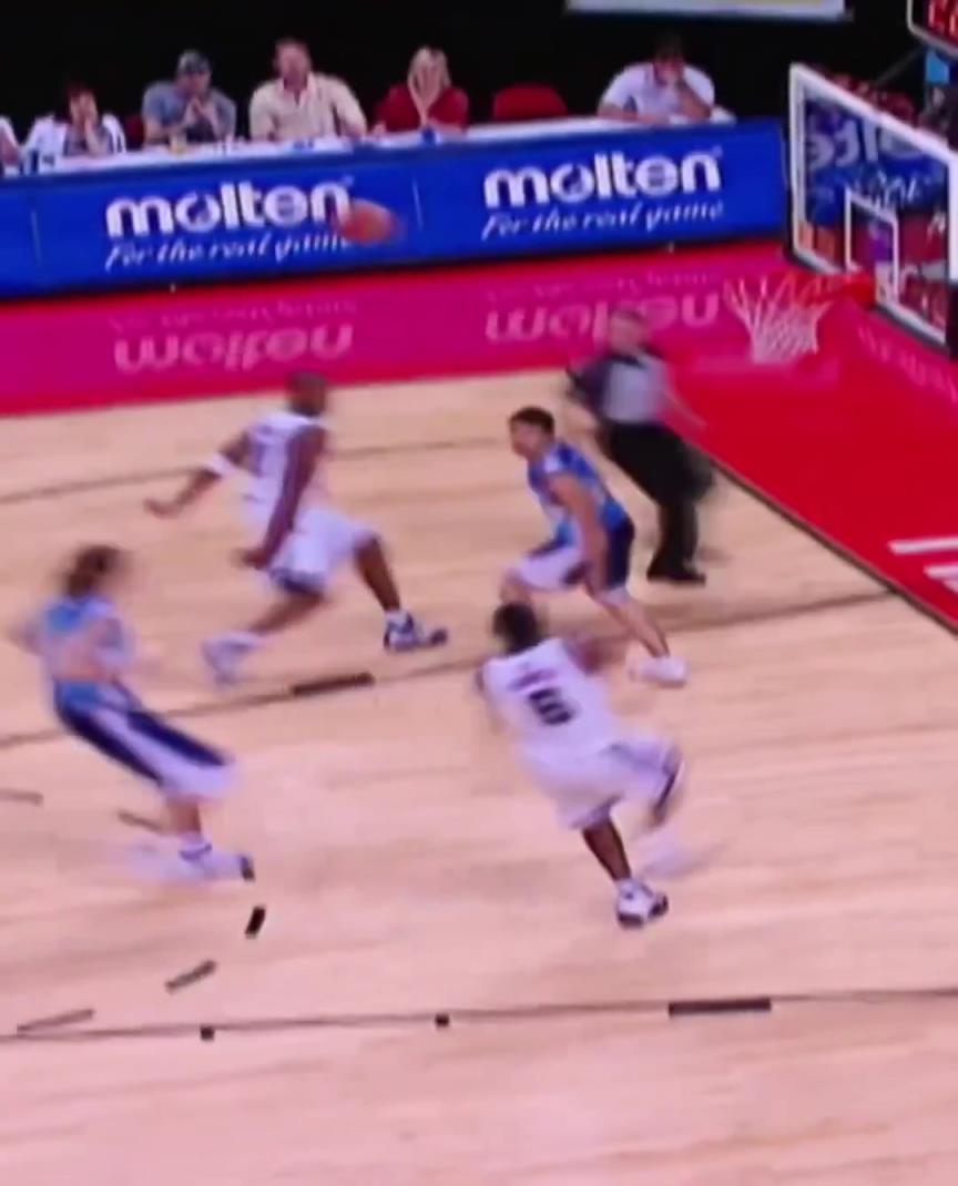 詹姆斯和科比一个队，对手可以直接报警了