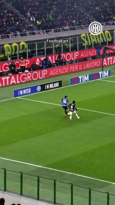 稳！国米官推：面对米兰众将的疯狂高压，蓝黑将士并未自乱阵脚