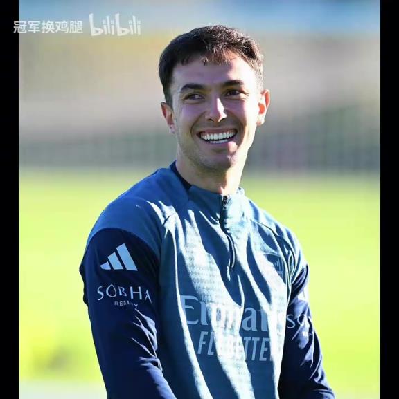 阿森纳欢乐训练,备战热刺,终于有球看了哈~ 阿森纳欢乐训练,备战热刺,终于有球看了哈~