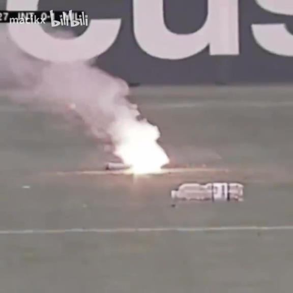 残酷而又浪漫的烟花德比，马特拉齐和内斯塔一起看烟花~