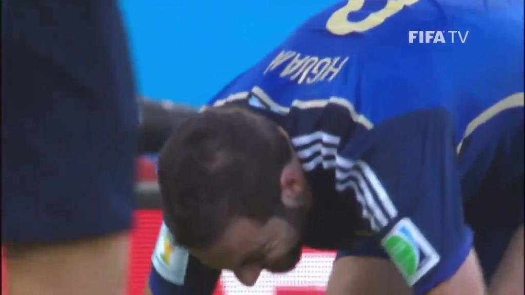 伊瓜因这个单刀不进！赛后让有些队友怒视不和他说话