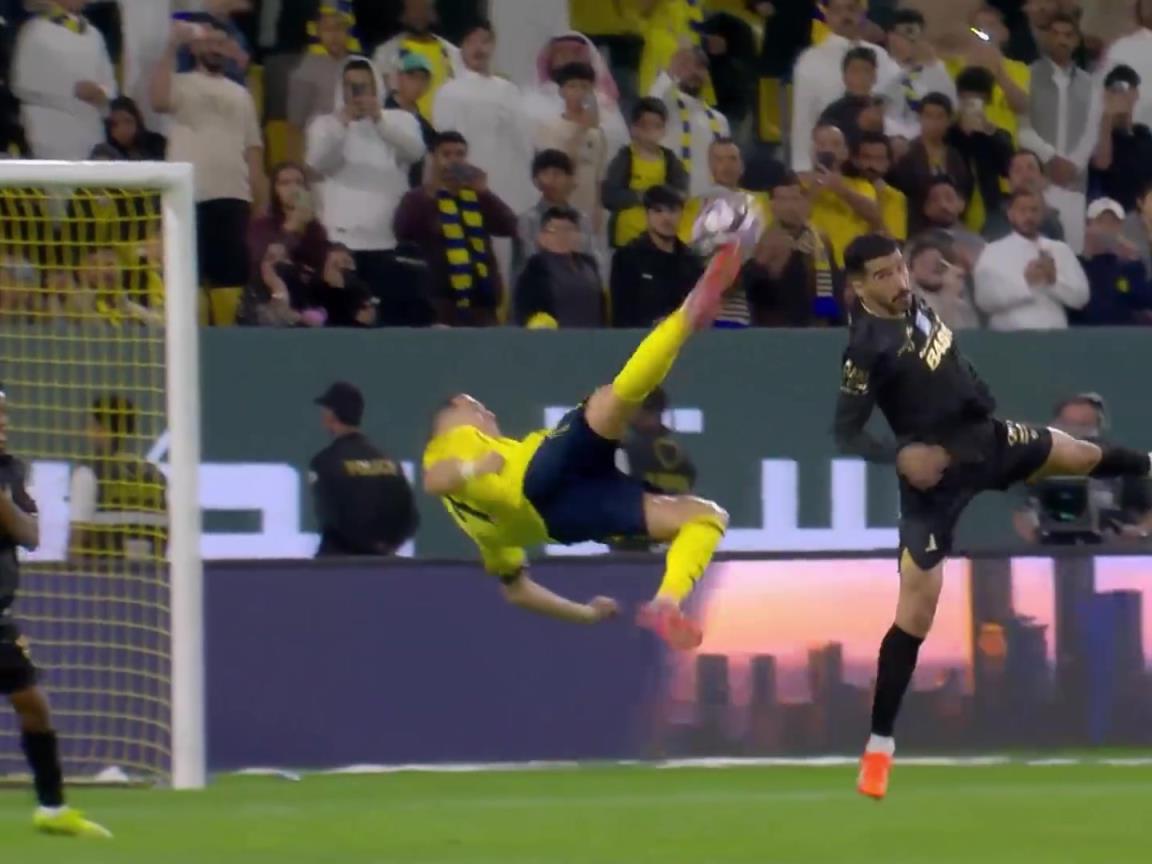 观赏性十足！C罗舒展倒钩破门，40岁依旧能飞啊~