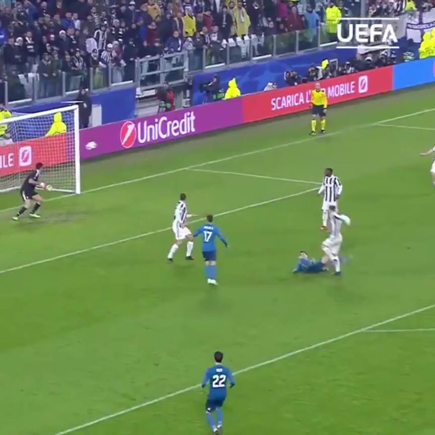 再来回顾一下18年欧冠对阵尤文C罗精彩倒钩破门