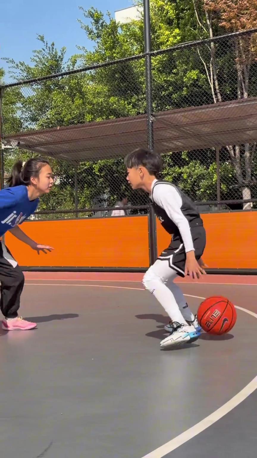 小菜鸡姐姐垃圾话血脉压制：“人不行就不要怪路不平”