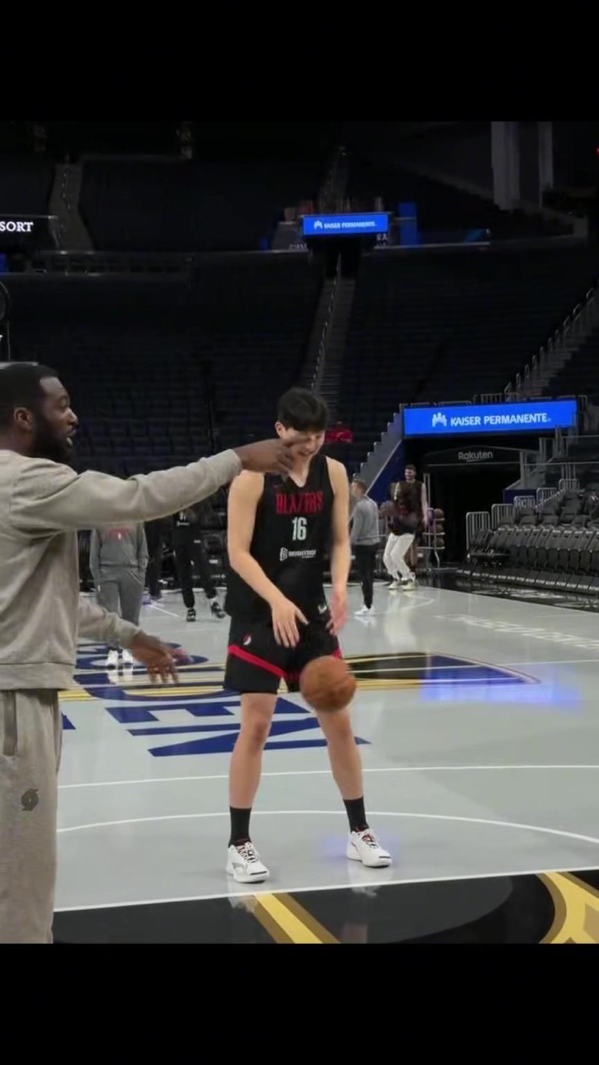 文化输出？开拓者黑人助教管杨瀚森叫“大头”