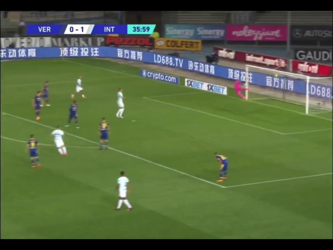 远射之王！名场面：恰尔汉奥卢超远世界波惊呆看台包厢众人！