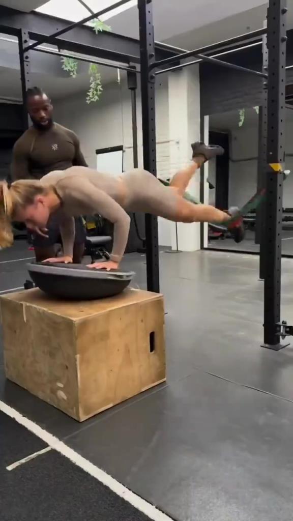 这训练强度拉满！来看看海牙女足球员的变态训练