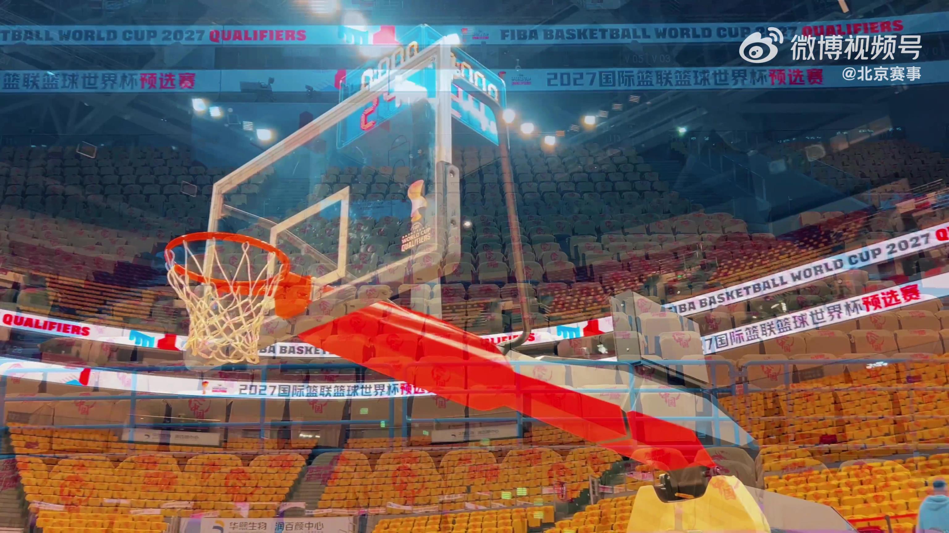 中国男篮主场迎战韩国 目前五棵松观众座位已化身黄色海洋！