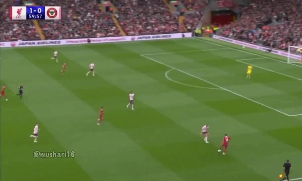 进攻行云流水！这是斯洛特安菲尔德第一场英超比赛，令人十分怀念