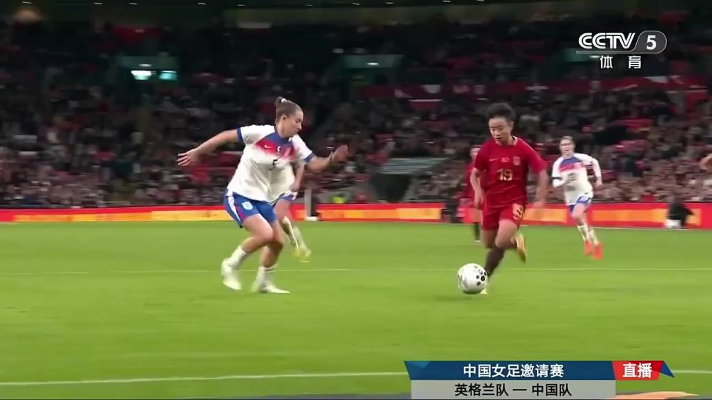 中国女足为数不多的射门机会!张琳艳小角度打门被门将没收! 中国女足为数不多的射门机会!张琳艳小角度打门被门将没收!