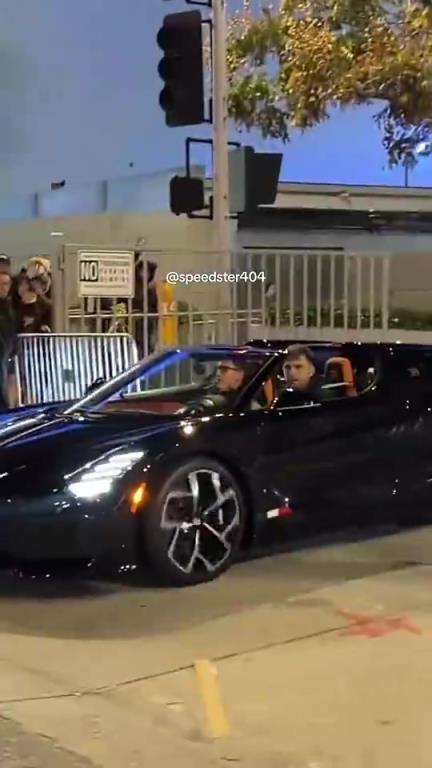 价值580万的豪车！东契奇昨日开布加迪Mistral载友离场