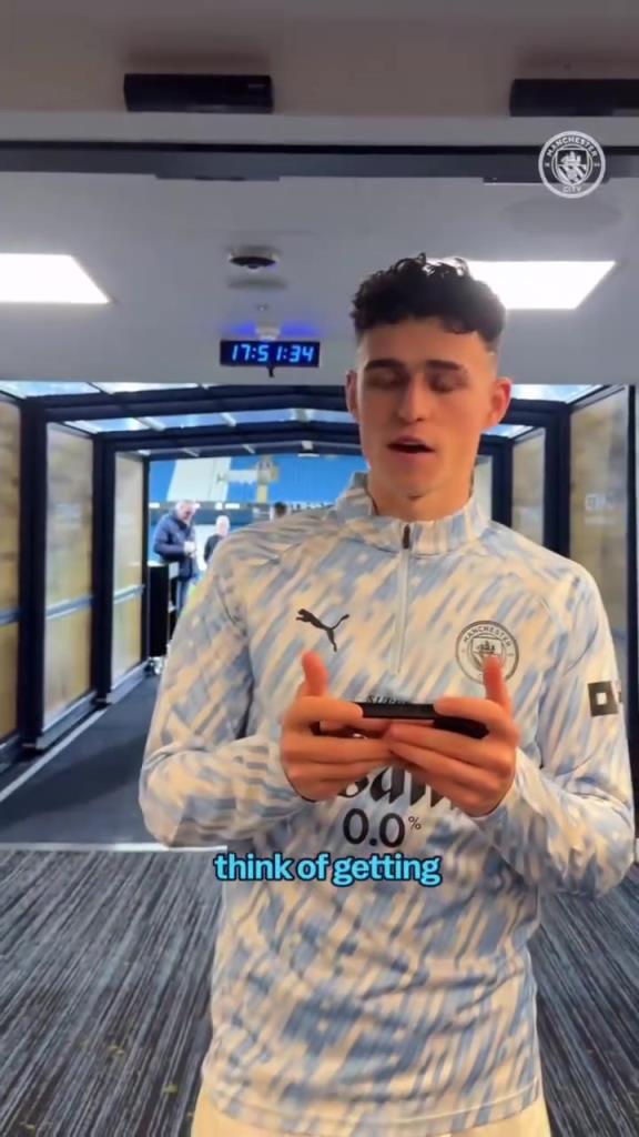 解说自己！一起来看解说员福登还原自己最后的绝杀球！