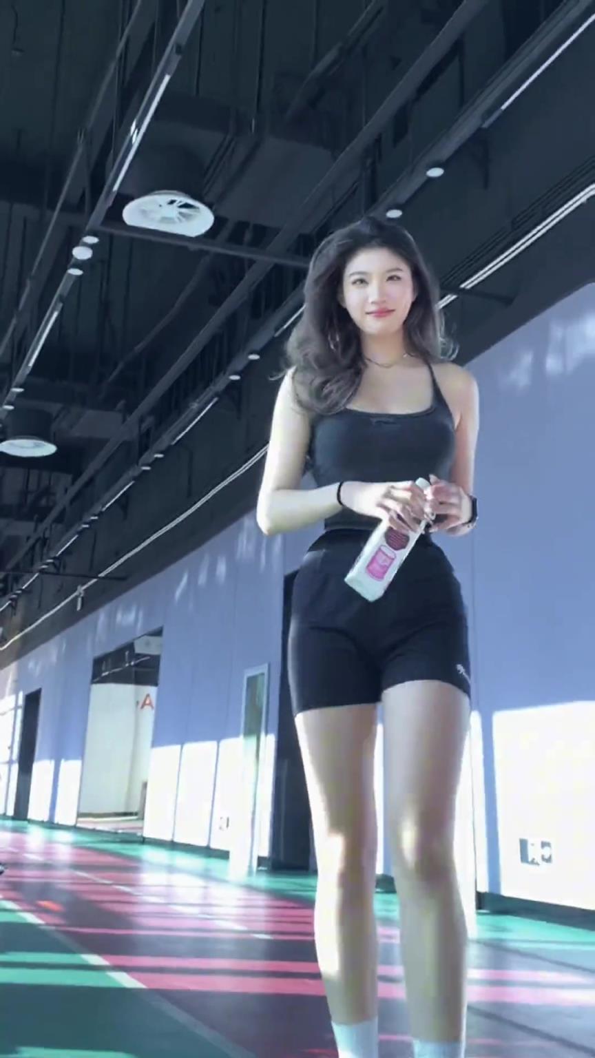 这样的曼城女球迷要怎么抵抗！身体素质也是非常优秀的