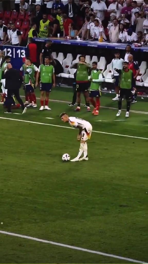 鲜有人能有完美的结局！名场面：克罗斯退役前的最后一次触球！