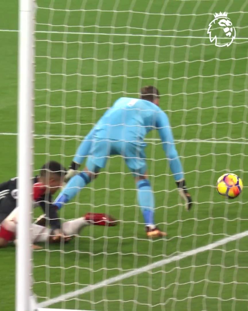 2017年，德赫亚在对阵阿森纳时， 贡献的14次扑救