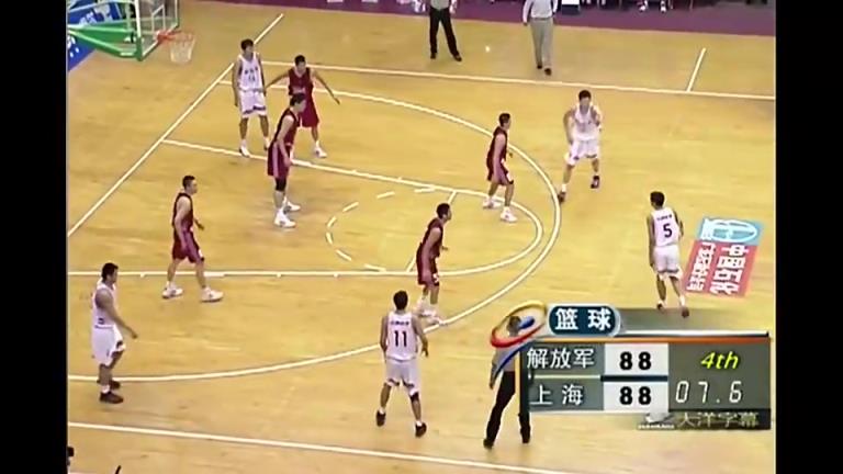 气得姚明直接砸球！战神刘玉栋全运会决赛三分绝杀上海