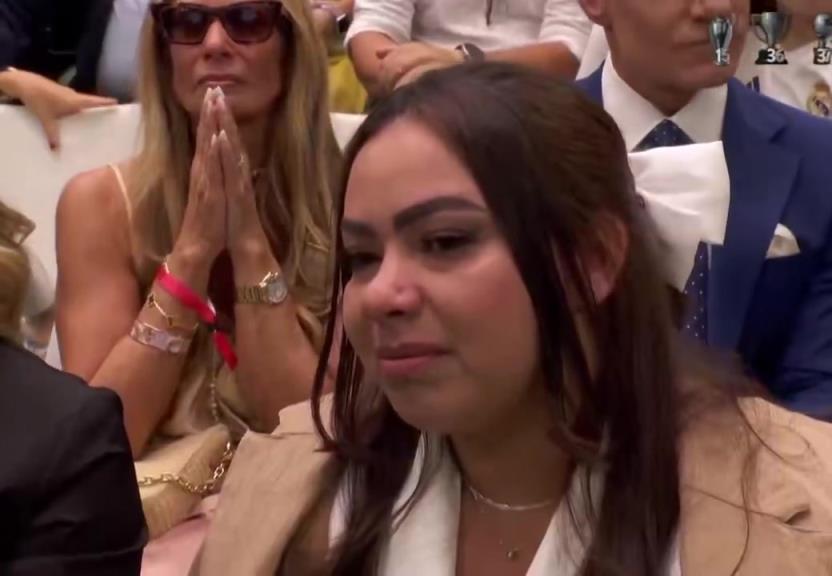 一點出場時間都沒了嘛…恩德裏克在與皇馬的見麵會上還哭了…… 一點出場時間都沒了嘛…恩德裏克在與皇馬的見麵會上還哭了……