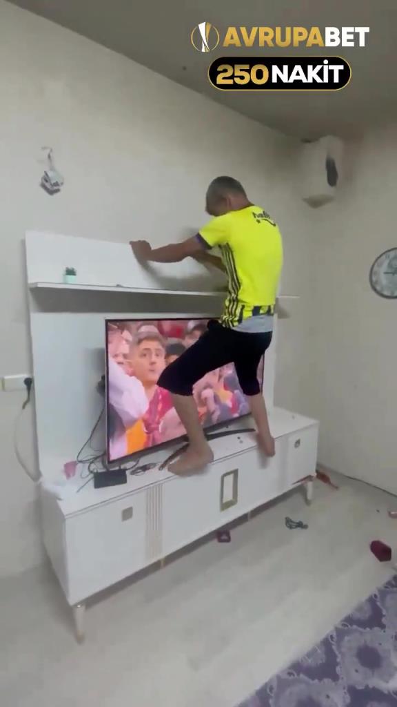 極度不雅！杜蘭在第95分鐘扳平比分后，費內(nèi)巴切球迷激動不已…