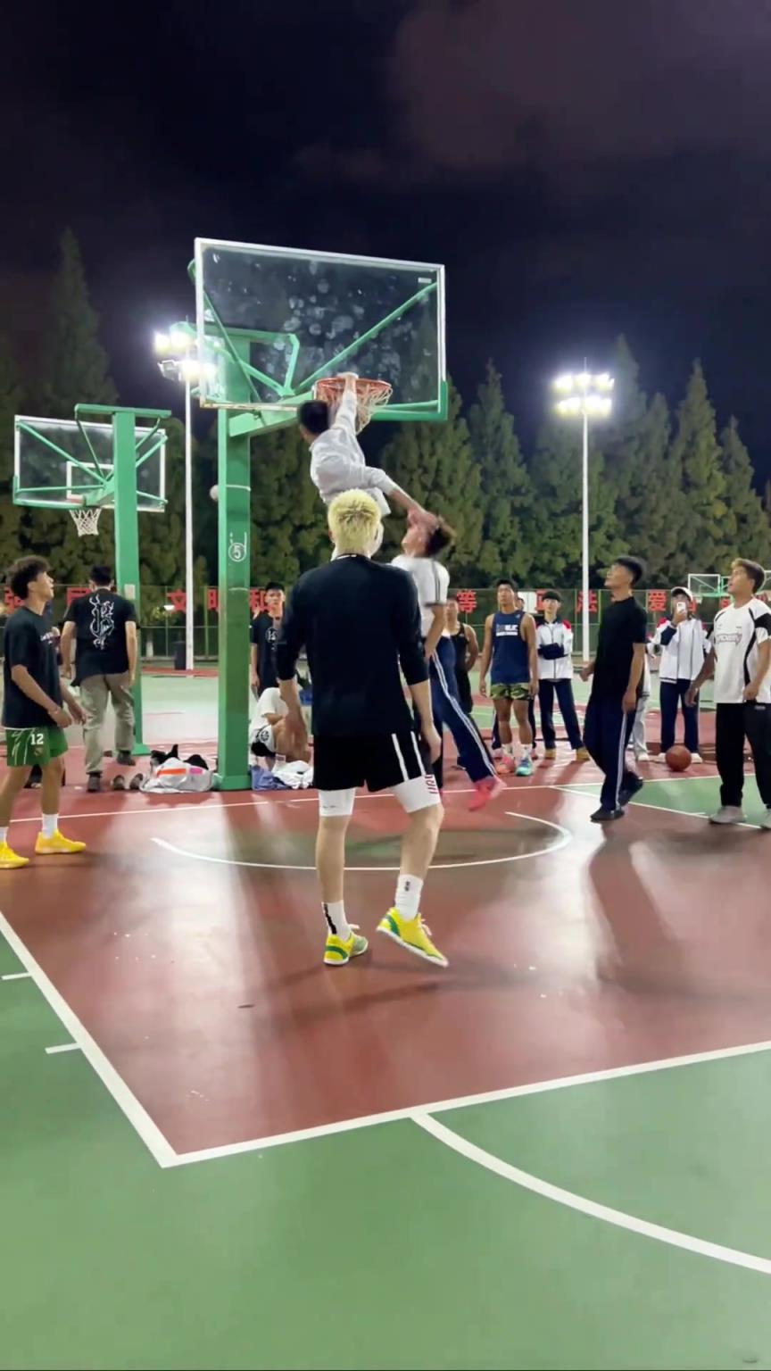 “极限天赋型选手？” 云南扣将简直变态！直升机式飞扣！