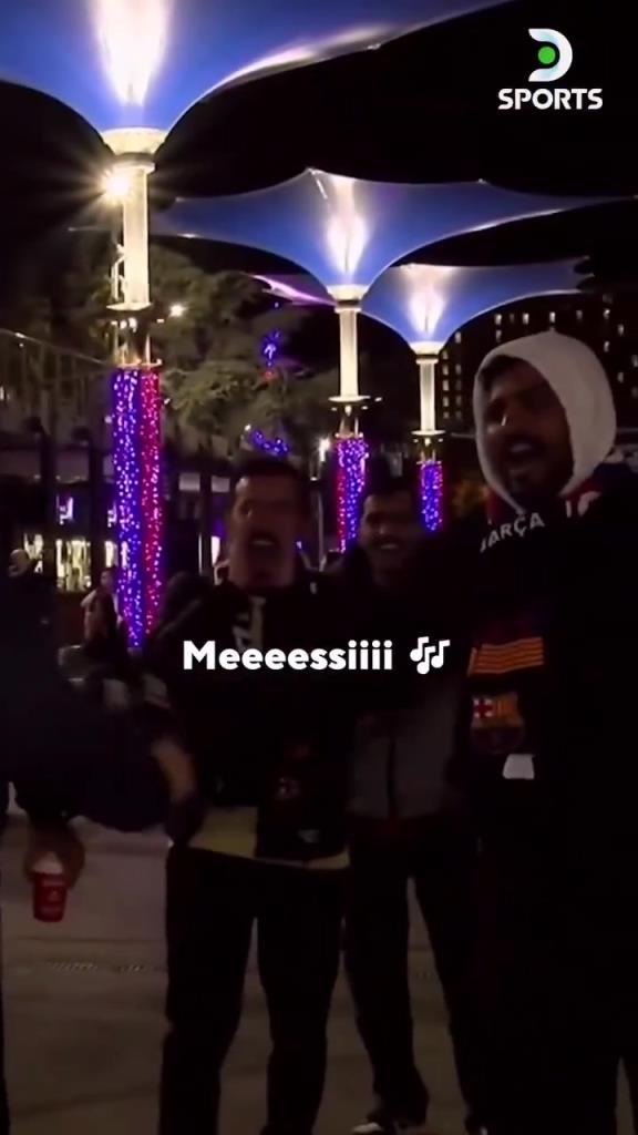 在巴萨对阵马竞的比赛开始前，一些巴萨球迷高喊着梅西的名字！