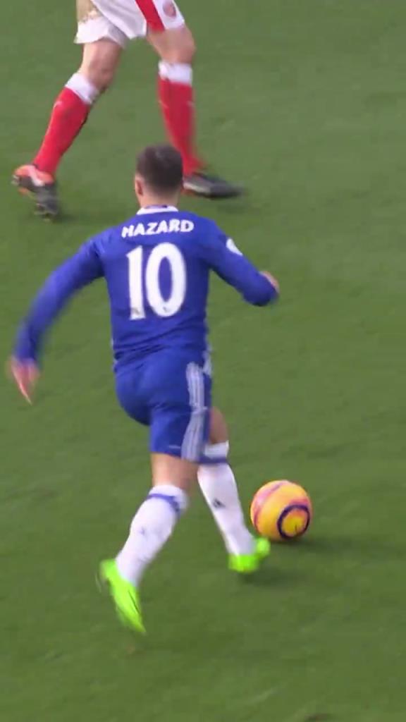 据说这个球值1.5亿欧元！英超名场面之阿扎尔独闯龙潭