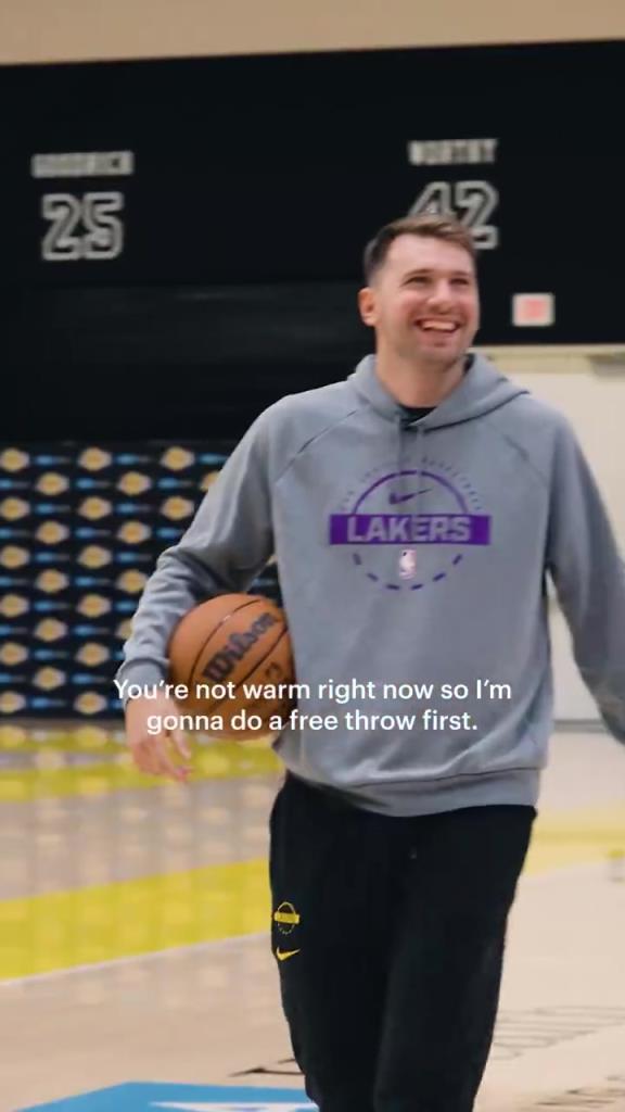 东契奇各种花式进球技巧，把八村看得一愣一愣的