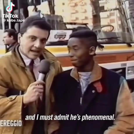 相当腼腆！10岁的科比在意大利用意大利语接受采访