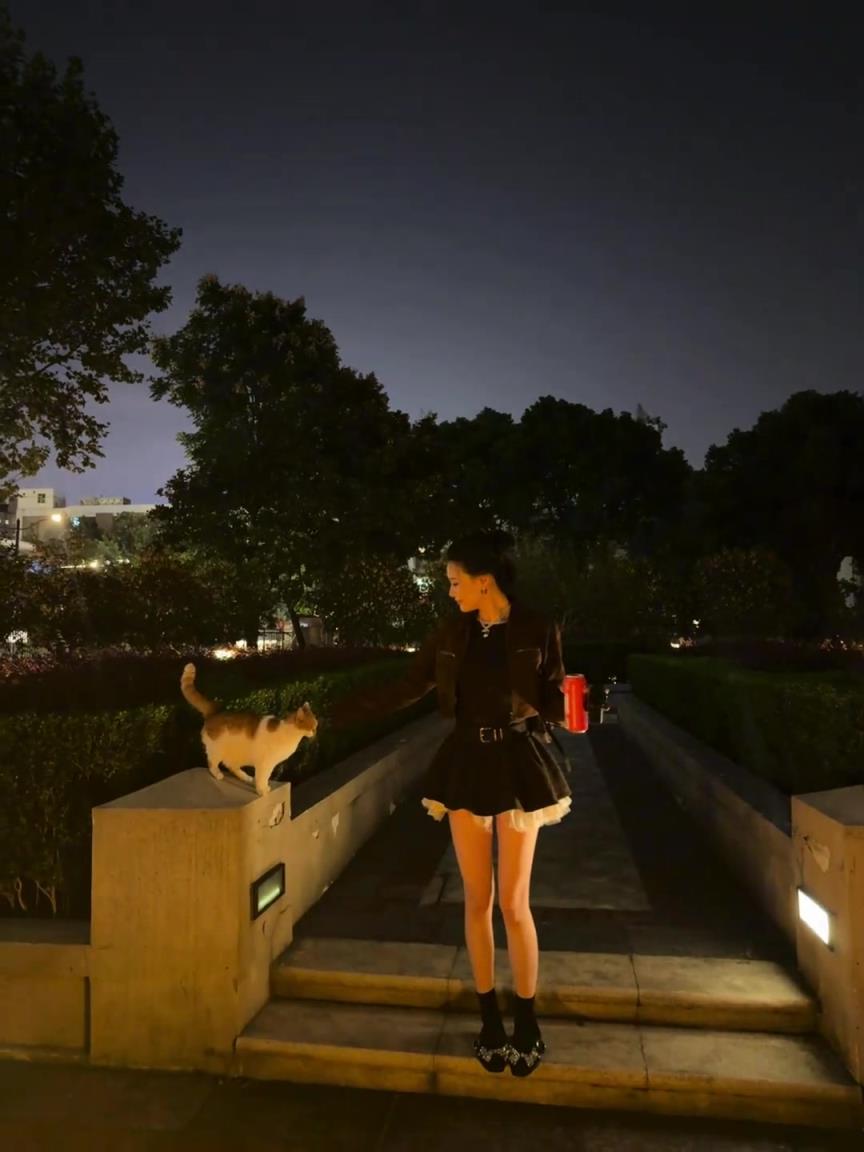 美美美~范志毅女兒這穿搭有點(diǎn)好看，不得不說(shuō)基因確實(shí)強(qiáng)大~