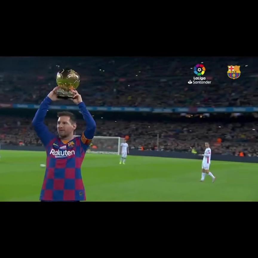 已經過去六年，梅西在諾坎普展示第六個金球