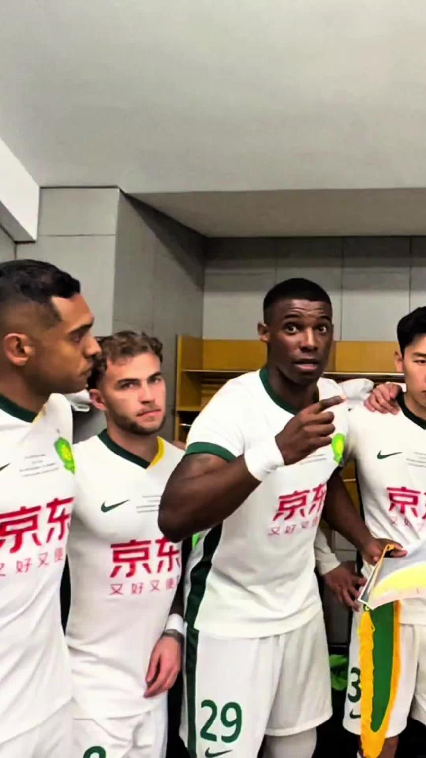 足協杯決賽前，法比奧用照片激勵隊友