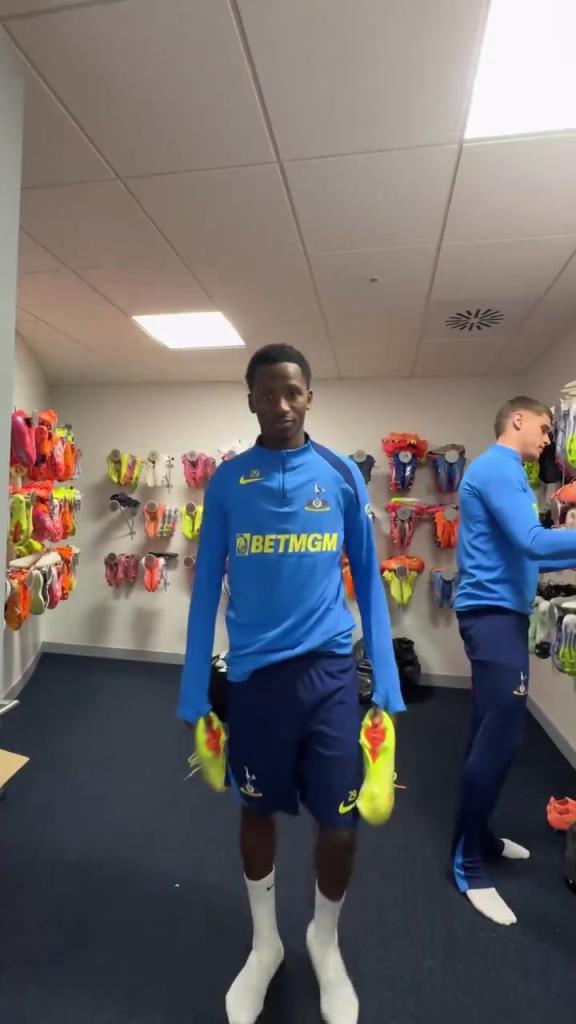 作为球员幸福的一刻！热刺球员选择今日训练的球鞋！