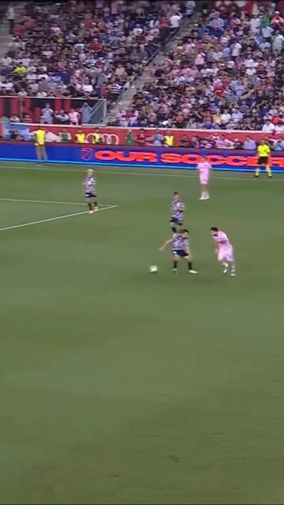 开了上帝视角的传球！名场面：梅西升华了迈阿密精彩的团队配合！