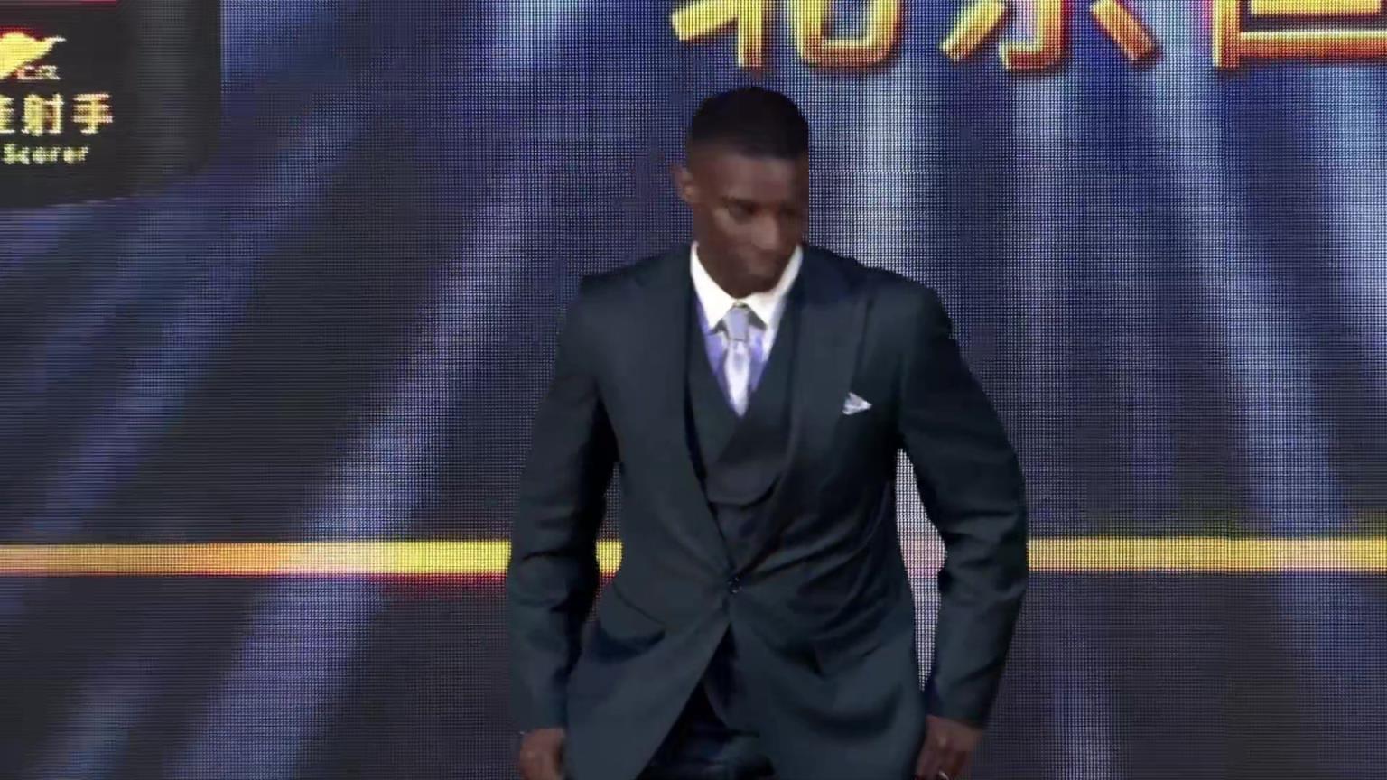 30场28球!国安外援法比奥获得2025赛季中超金靴 30场28球!国安外援法比奥获得2025赛季中超金靴