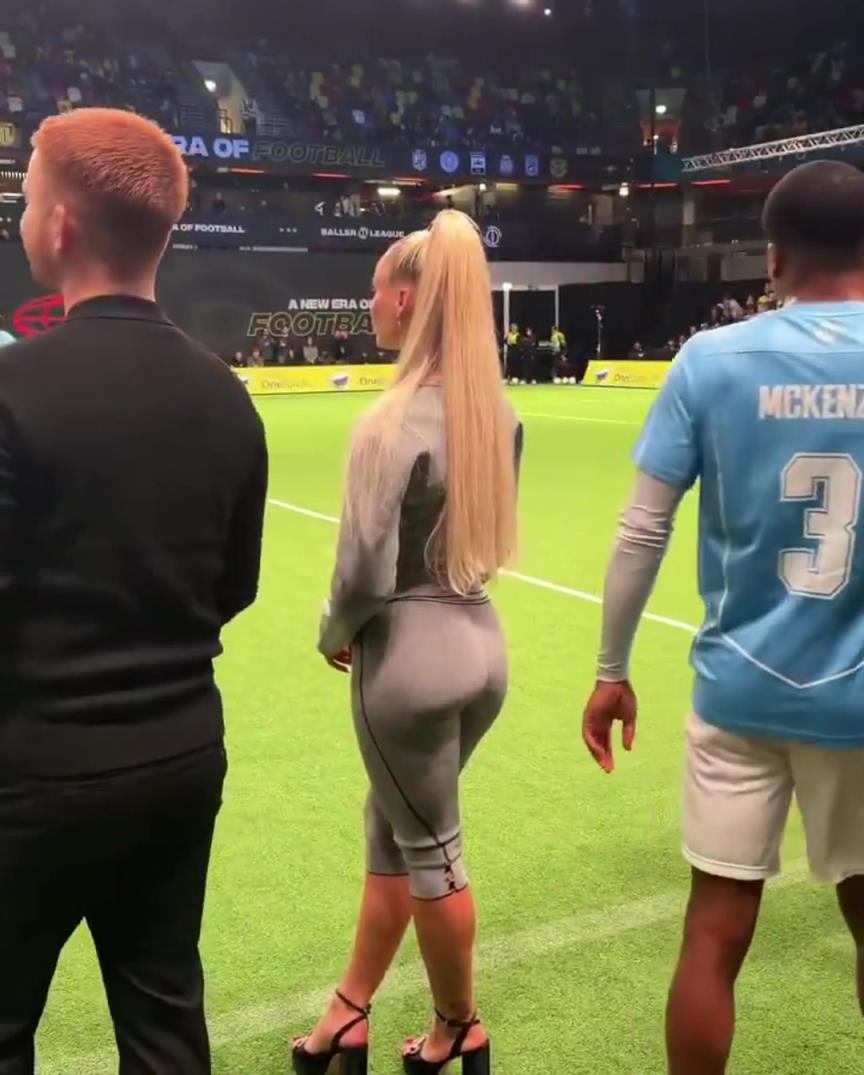 世界最性感女球员艾丽莎穿高跟鞋场边观战 世界最性感女球员艾丽莎穿高跟鞋场边观战