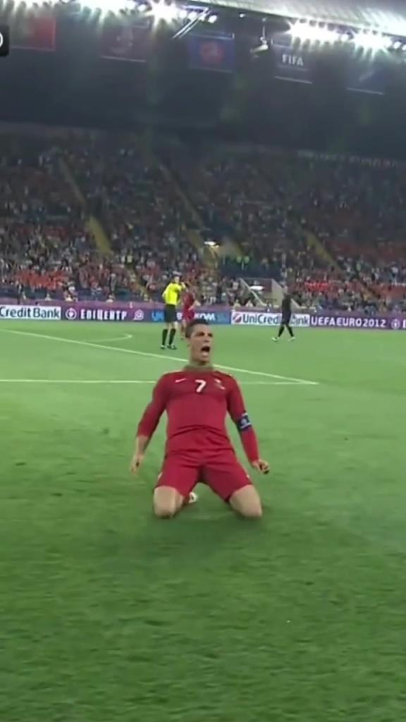 C罗狂飙50米后接球一扣秀晕荷兰后卫破门！