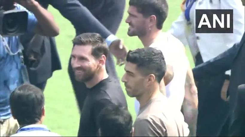 开心印度行!梅西抵达印度加尔各答盐湖体育场,现场有点混乱呀~ 开心印度行!梅西抵达印度加尔各答盐湖体育场,现场有点混乱呀~