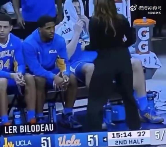 NCAA场边,一位身材极佳的美女在球员面前做蹲起,这是为何? NCAA场边,一位身材极佳的美女在球员面前做蹲起,这是为何?