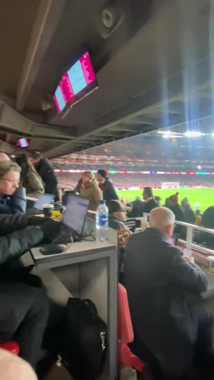 错过了!被狼队扳平后,阿森纳球迷纷纷离场,最后时刻枪手绝杀 错过了!被狼队扳平后,阿森纳球迷纷纷离场,最后时刻枪手绝杀