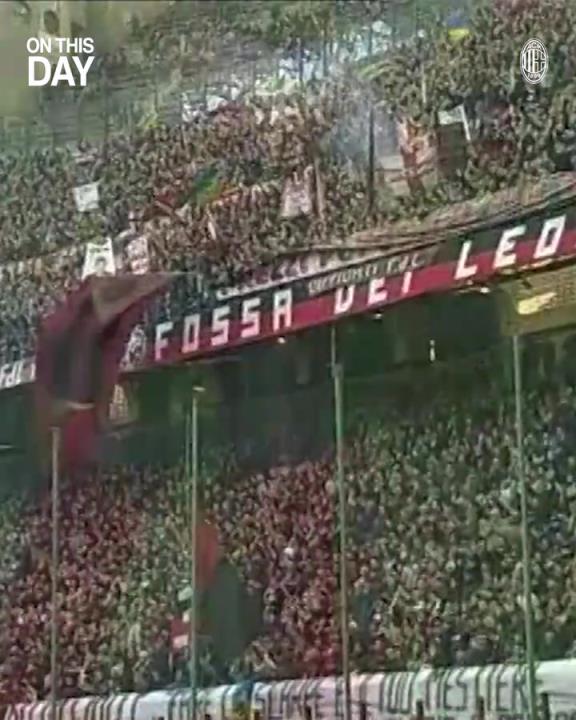 金球先生!04年12月13日,舍瓦向球迷们展示金球! 金球先生!04年12月13日,舍瓦向球迷们展示金球!