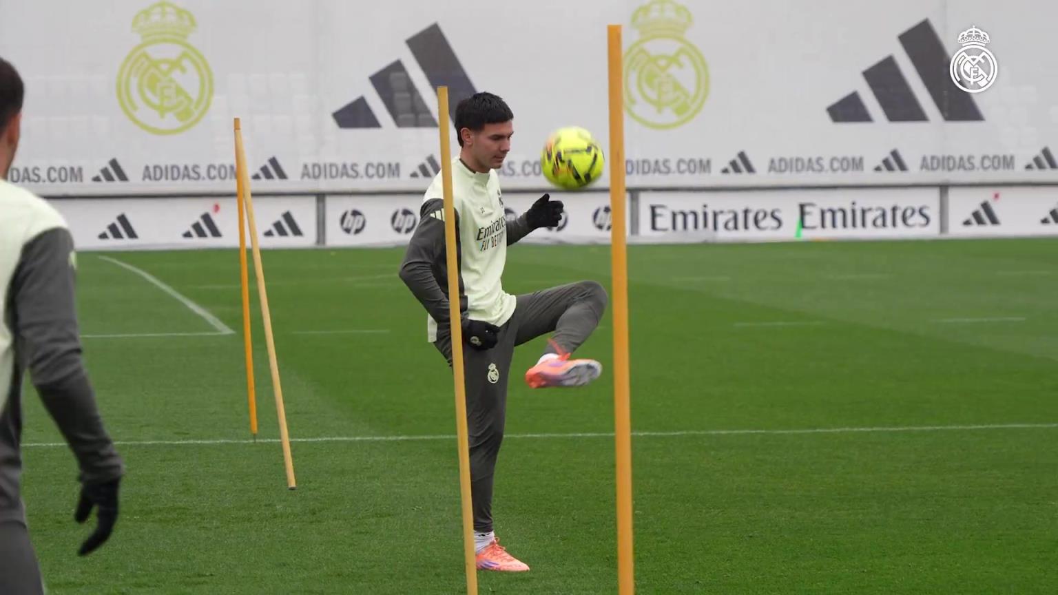 欲止颓势!皇马备战阿拉维斯最新训练 欲止颓势!皇马备战阿拉维斯最新训练